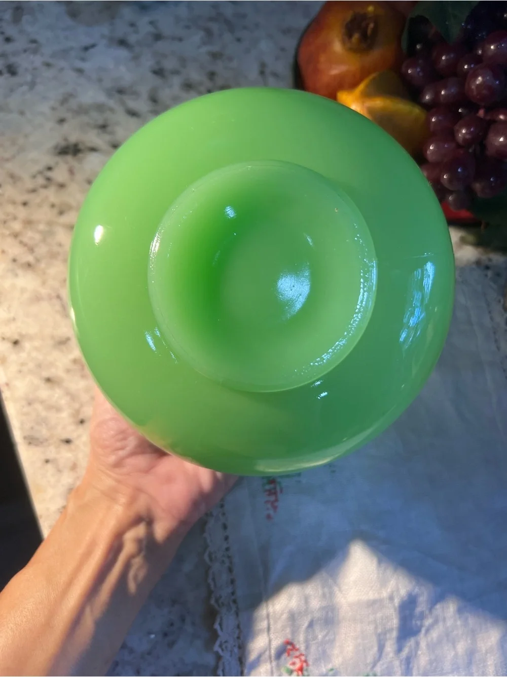 Vintage Green Glass Accent Vase. Price reflects it is like new - Picture 5 of 9